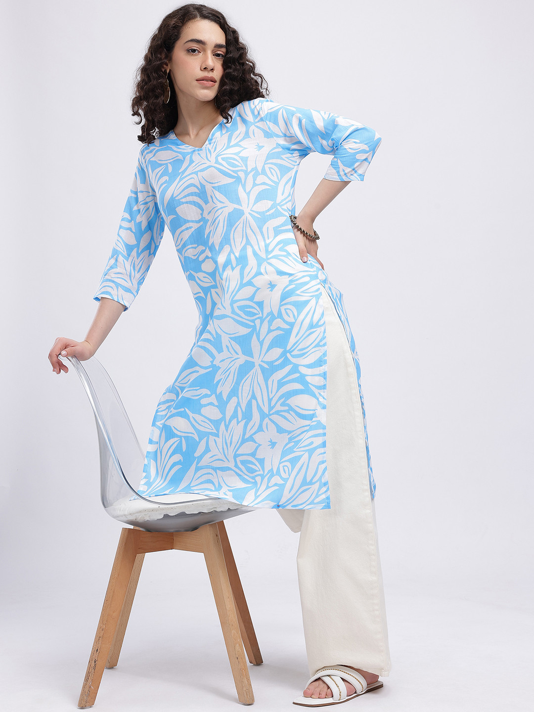 Anouk Rustic Floral Printed V-Neck Straight Kurta