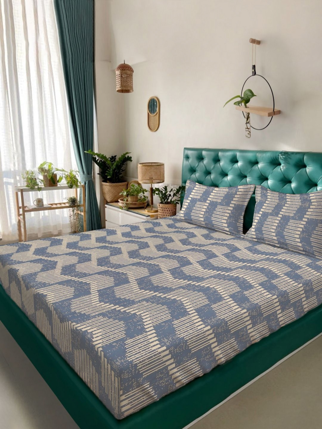 Aura Grey & Cream Colored Chevron Printed 300 TC King Bedsheet Set 2.5 m x 2.25 m