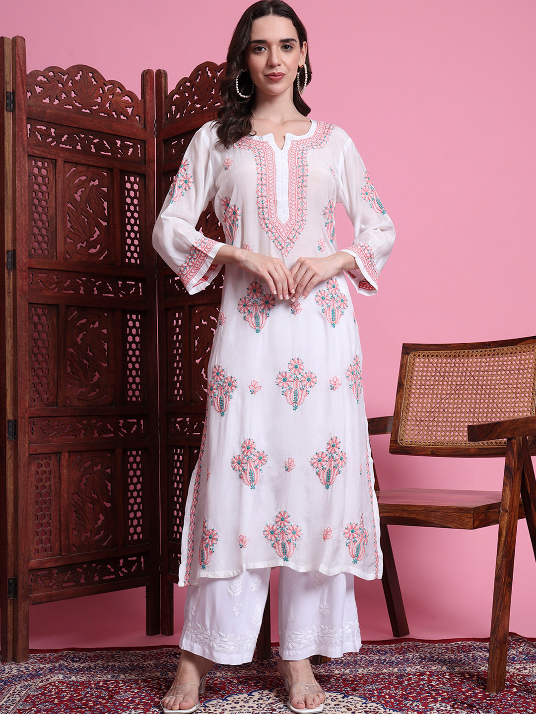 SUFIZA LIFESTYLE Floral Embroidered Organic Cotton Chikankari Nothc Neck Straight Kurta