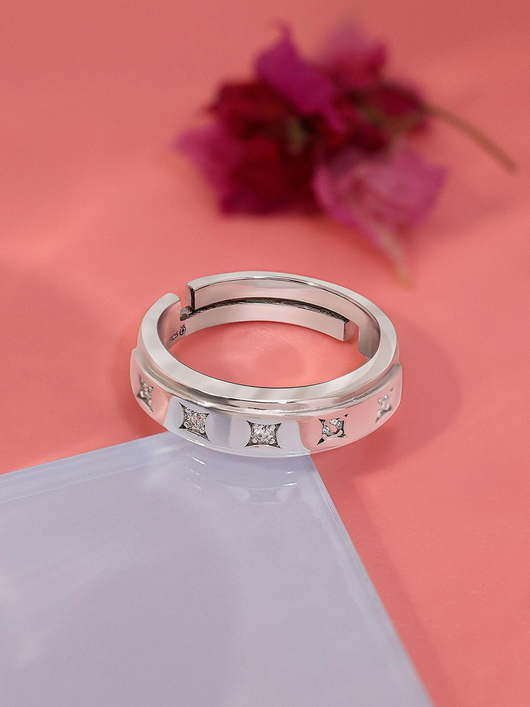 Tweov 925 Sterling Silver CZ Studded Square Design Band Ring