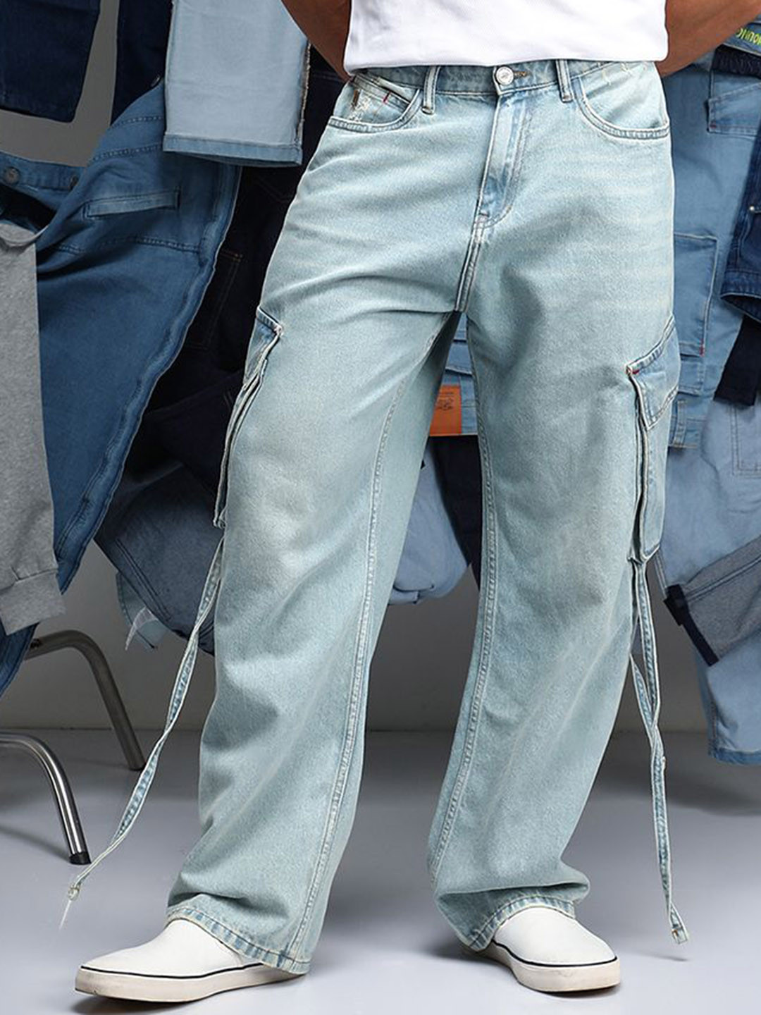 Campus Sutra Men Comfort Baggy Mid-Rise Low Distress Utility Denim Cargo Jeans