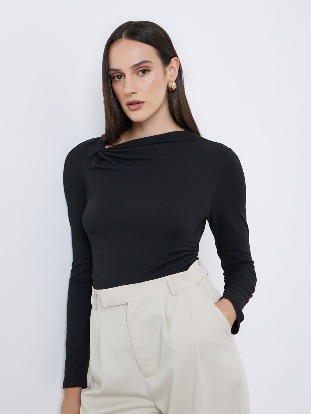 Styli Women Asymmetrical Neck Ruched Long Sleeve Fitted Top