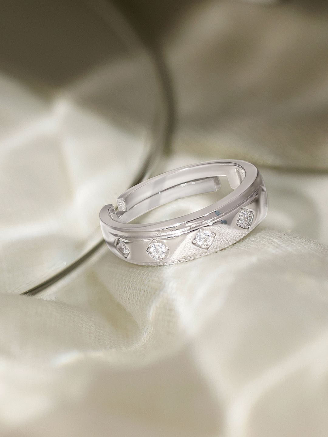 Tweov 925 Sterling Silver Zirconia Studded Trendy Band Ring