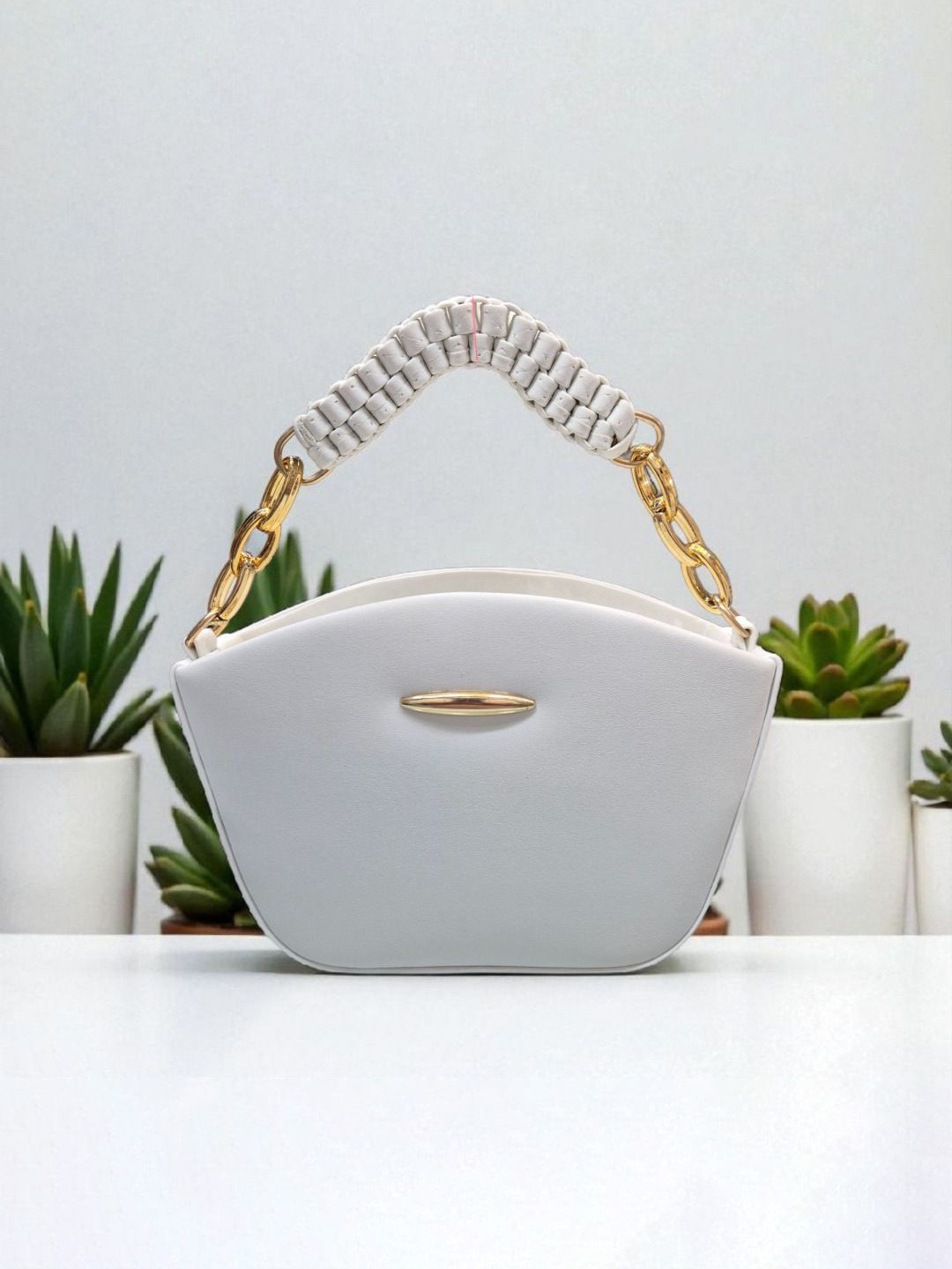 AAIFA Women Solid Structured Handheld Bag