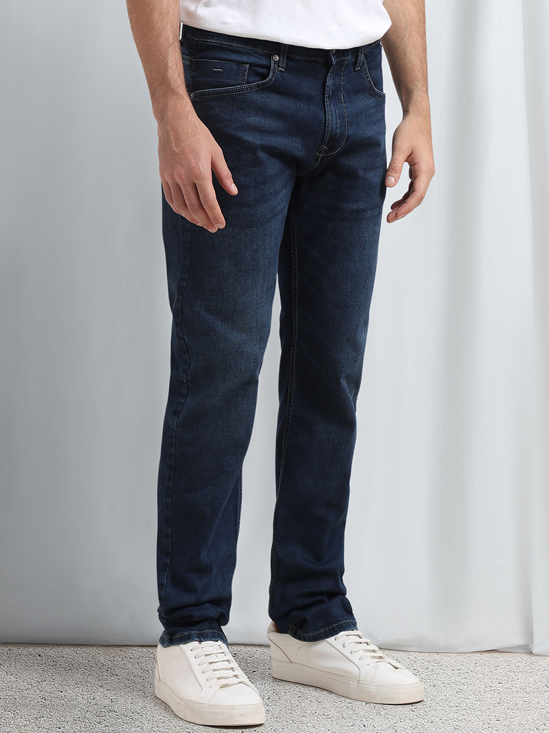 Mufti Men Relaxed Fit Mid-Rise Light Fade Jeans