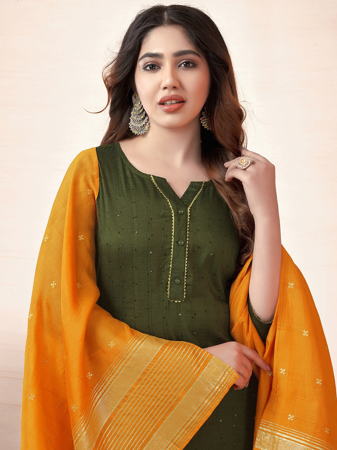 SANISA Women Chinon Self Design Kurta Sets With Dupatta