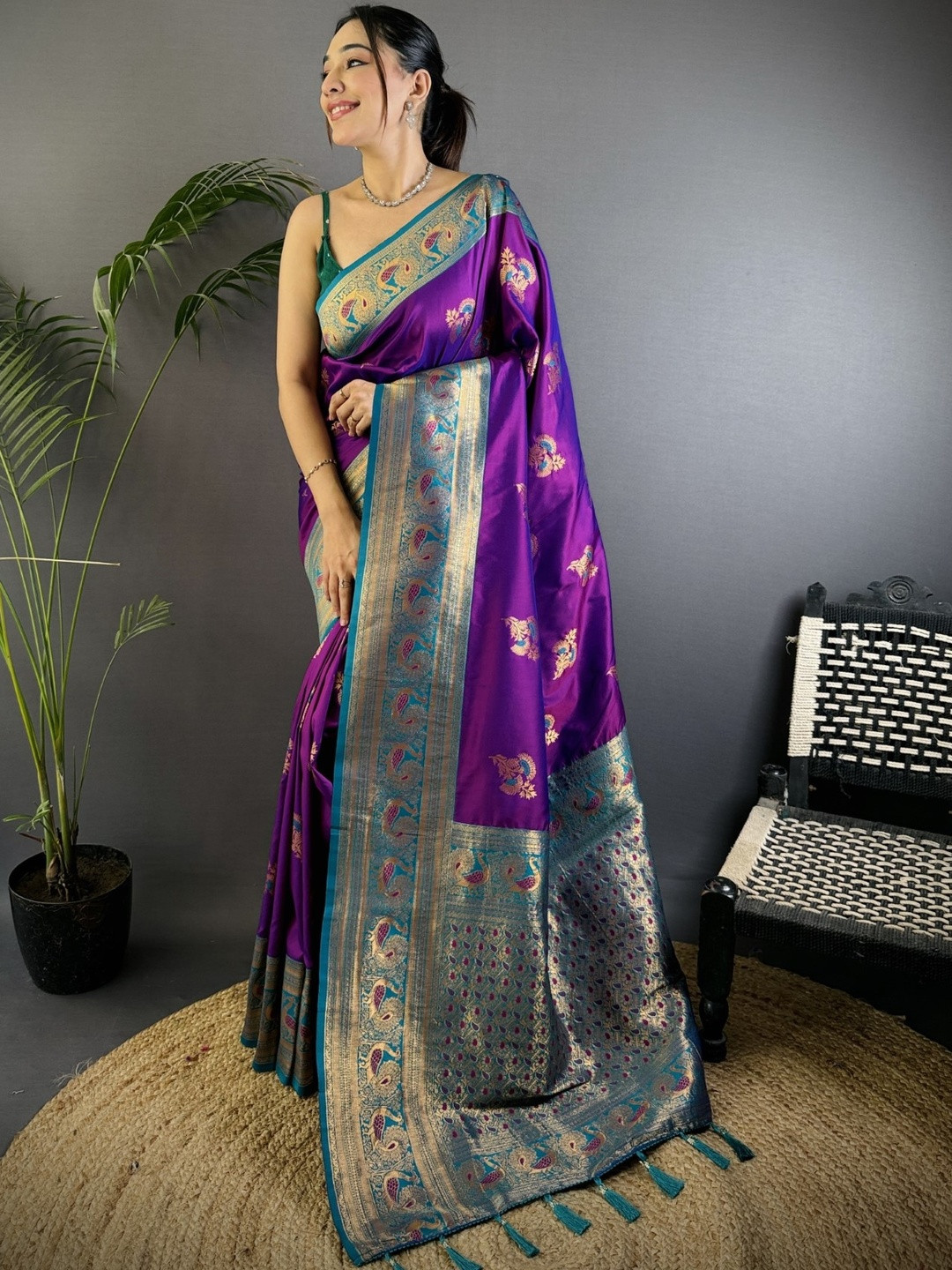Purple Banarasi Silk Zari Meenakari Weaving Saree With Contrast Blouse Piece