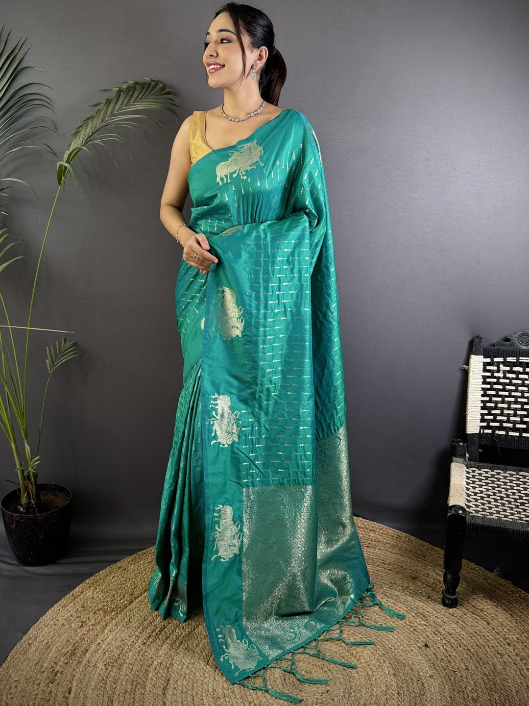 Sea Green Lichi Silk Two Tone Saree With Zari Weaving And Matching Blouse Piece