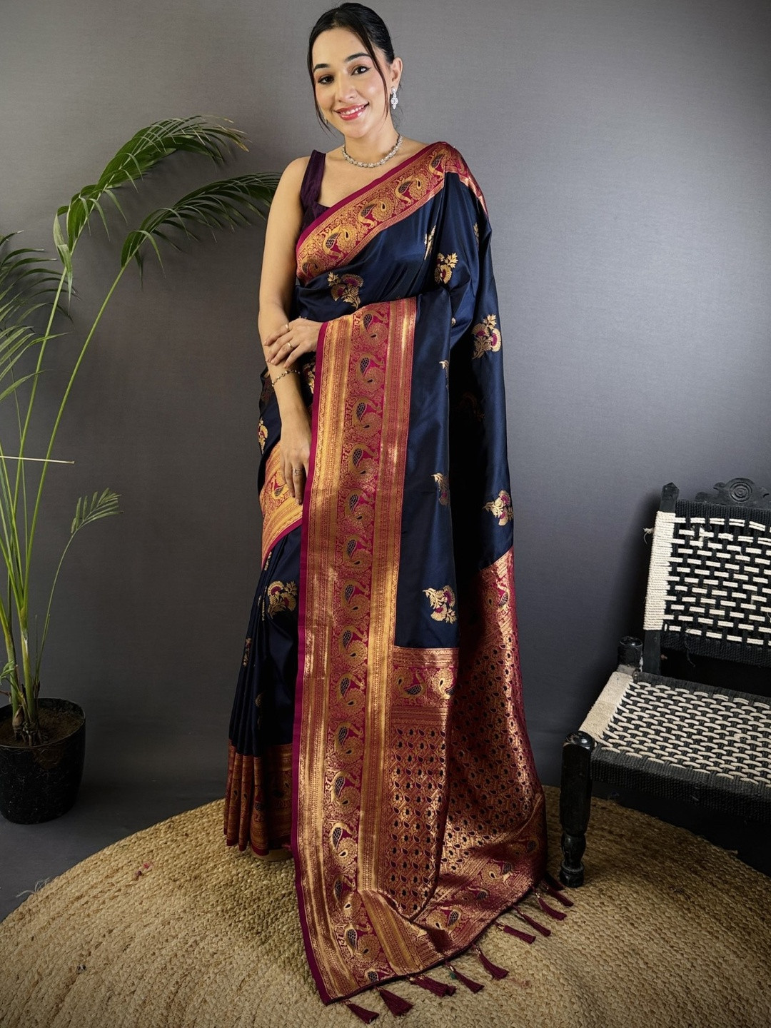 Navy Blue Banarasi Silk Zari Meenakari Weaving Saree With Contrast Blouse Piece