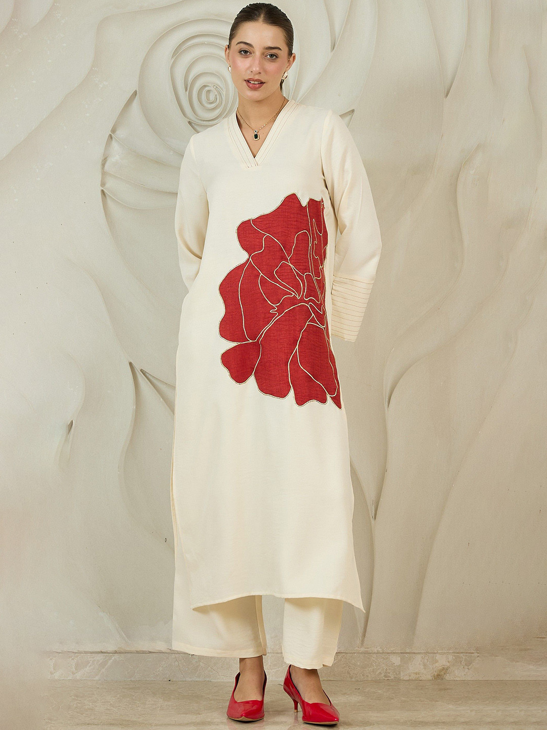 Athena  Colourblocked Hight Slit V-Neck Patchwork Linen A-Line Kurta With Palazzos