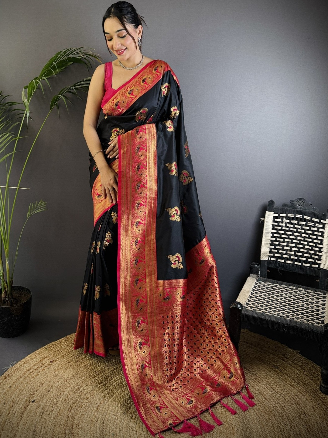 Black Banarasi Silk Zari Meenakari Weaving Saree With Contrast Blouse Piece