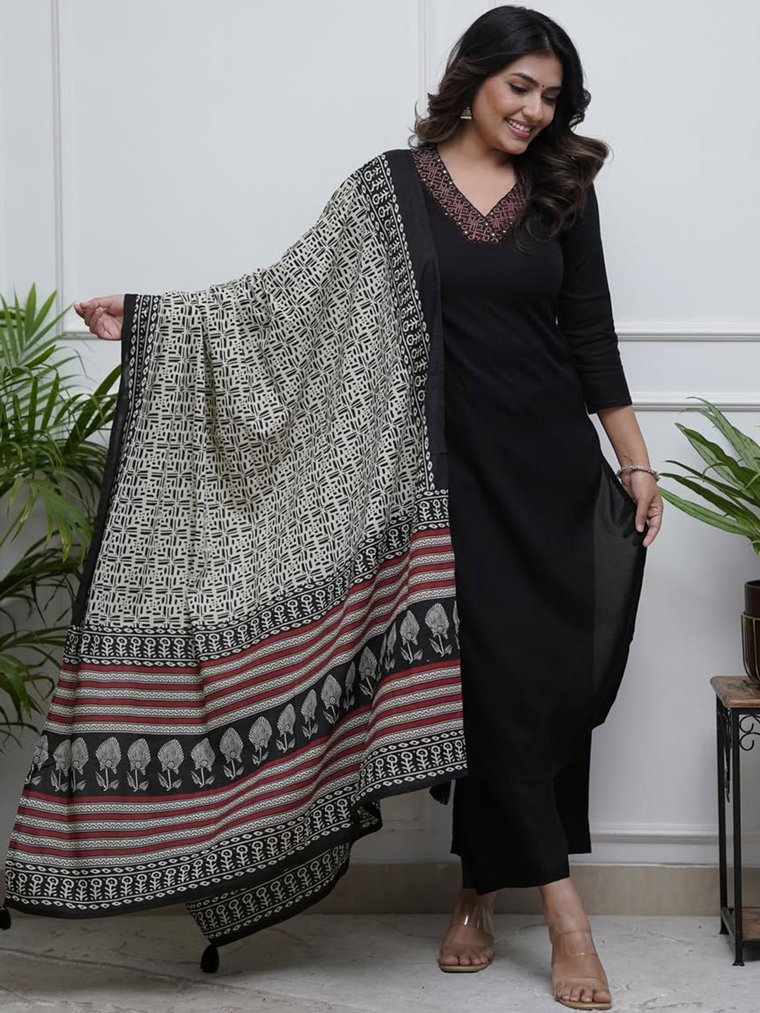 AG TEXTILE Women Ethnic Motifs Yoke Design Kurta with Trousers & Dupatta