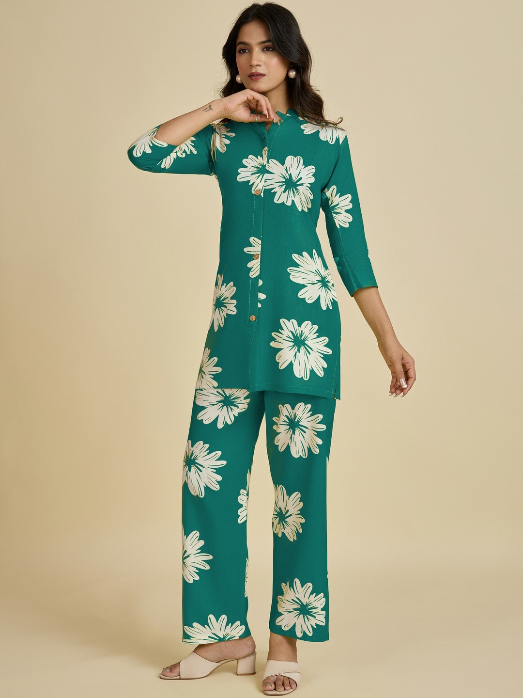 Lerkiza Women Green Rayon Floral Printed Mandarin Collar Casual Co-ords set