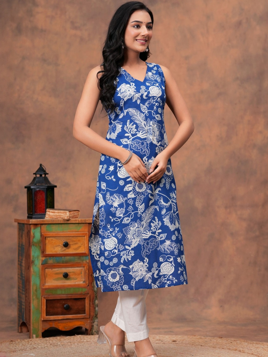 HERE&NOW Women Blue Viscose Rayon Sleeveless Floral Printed Straight Kurta