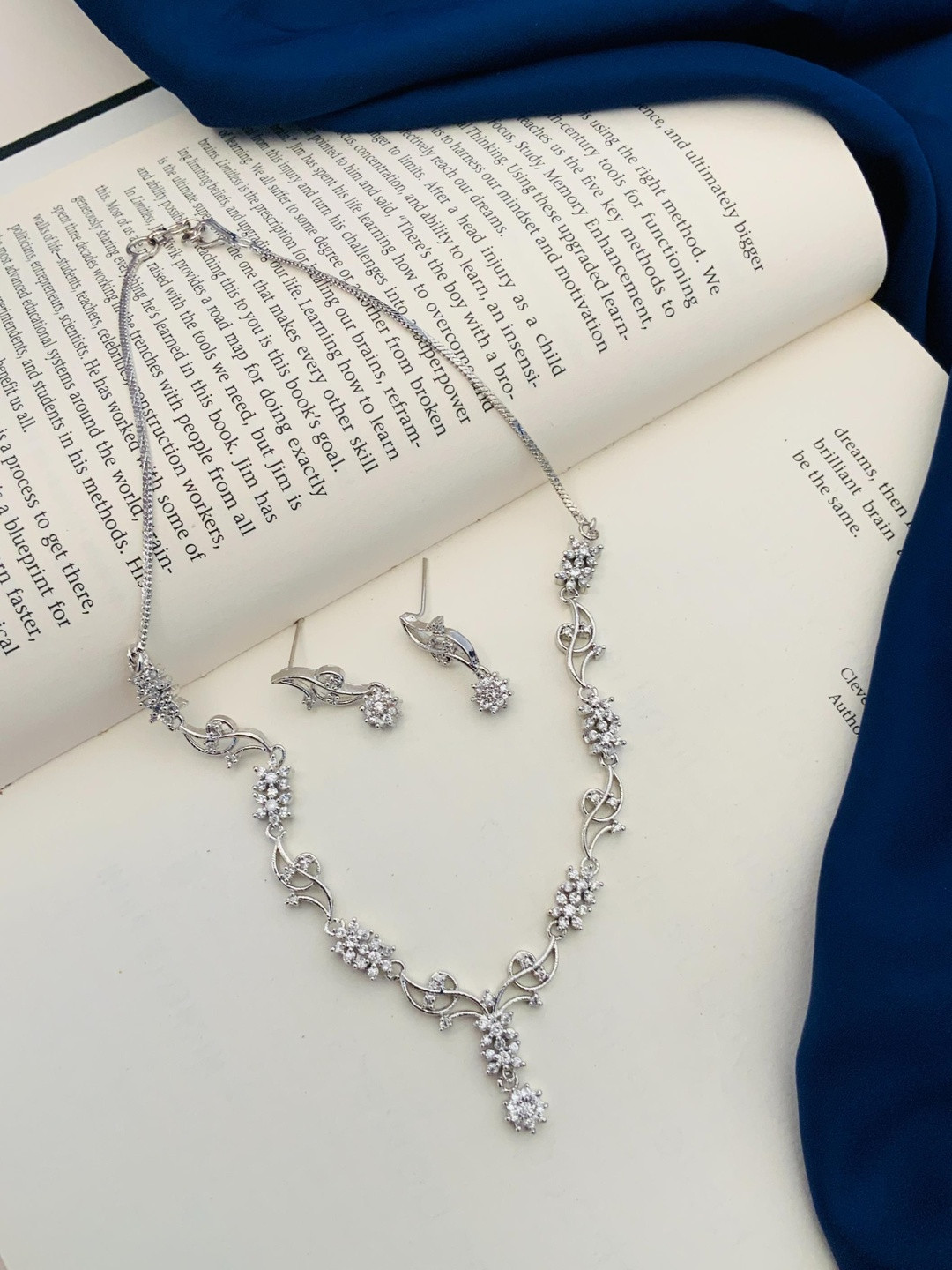 Sophisticated Women Silver Plated Western American Diamond Necklace Set