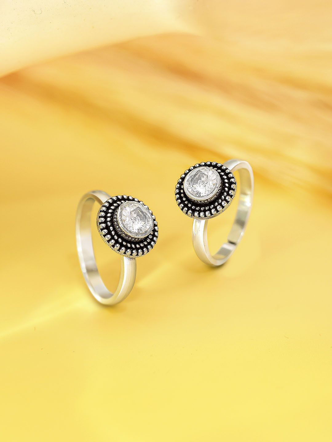 Tweov Jewels Oxidized Silver Round AD Toe Ring