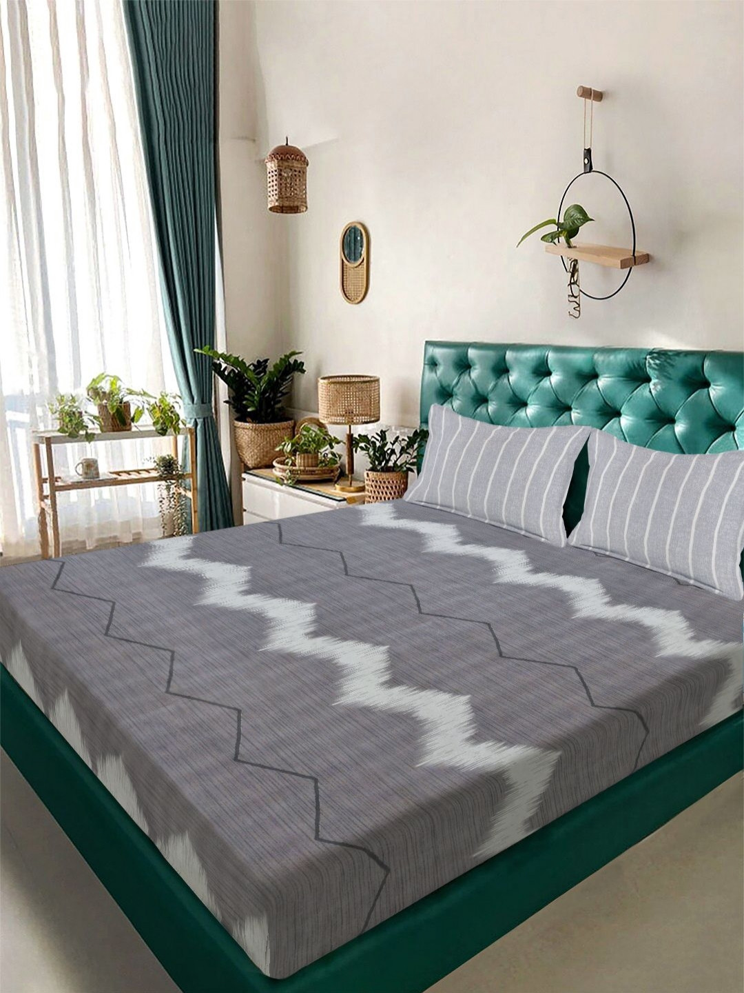 Aura Multicoloured Geometric 300 TC Double King Bedsheet Set 2.50 m x 2.25 m