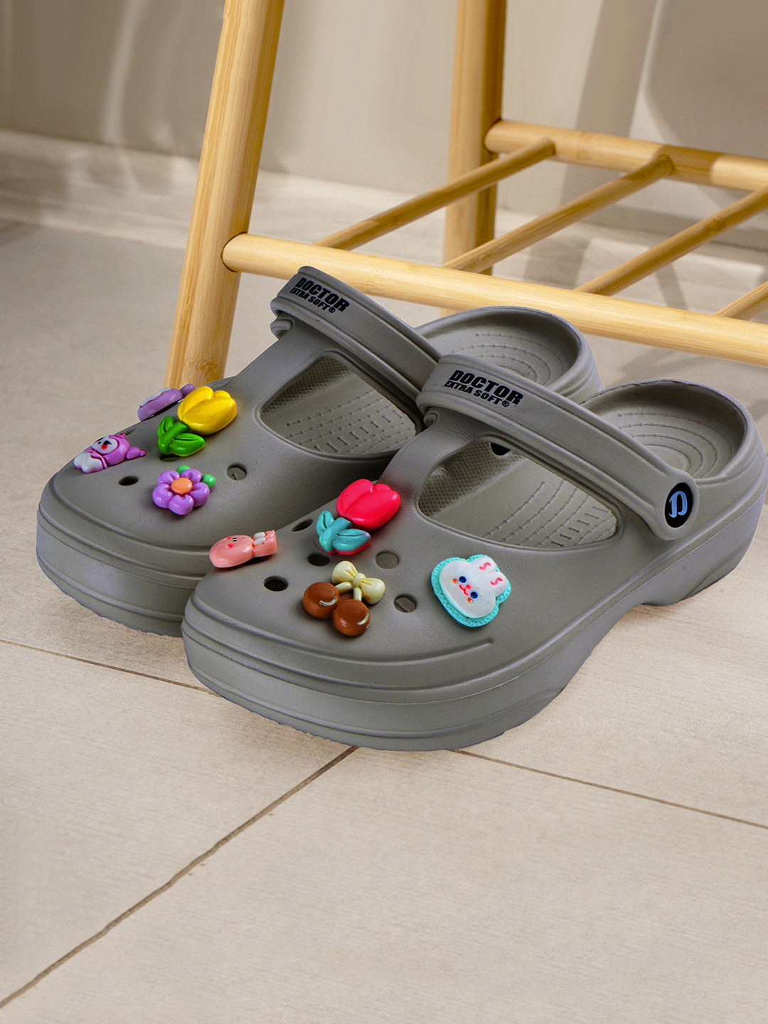 DOCTOR EXTRA SOFT Women Croslite Clogs