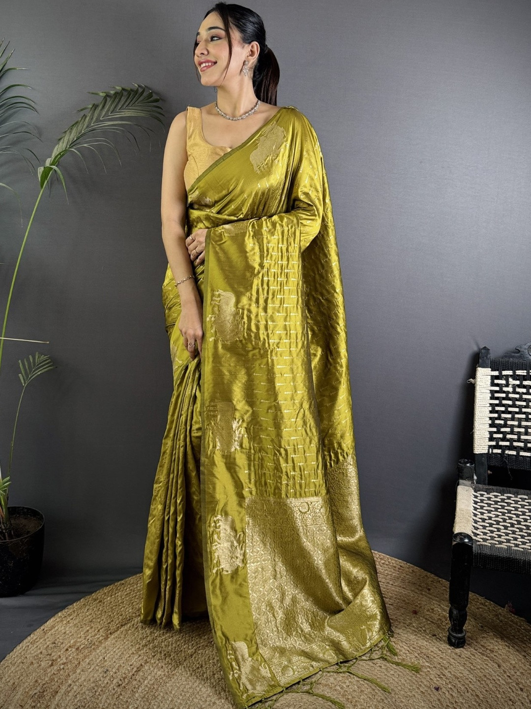 Olive Lichi Silk Two Tone Saree With Zari Weaving And Matching Blouse Piece