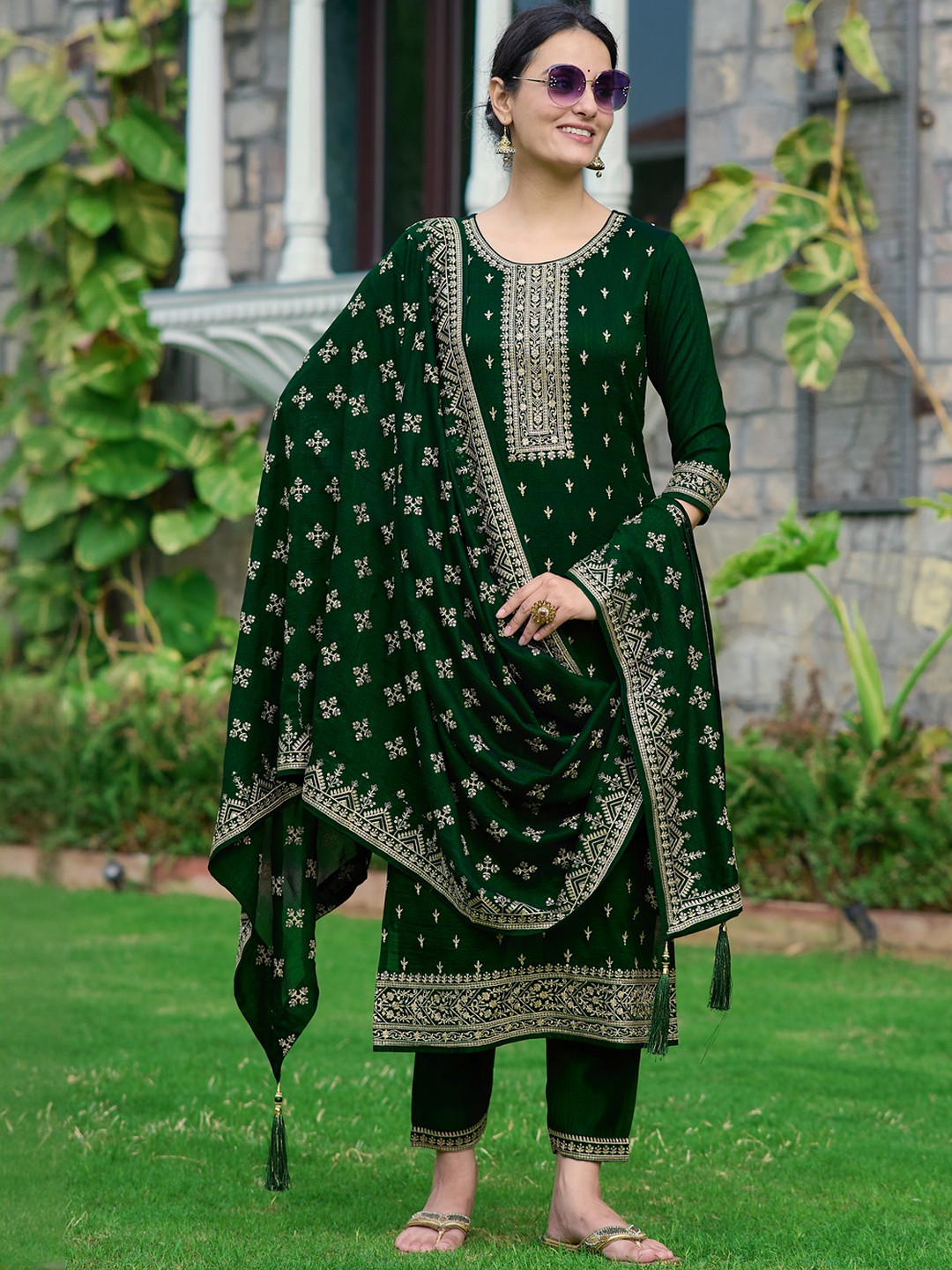 Embroidered kurta with pant & Embroidered Dupatta