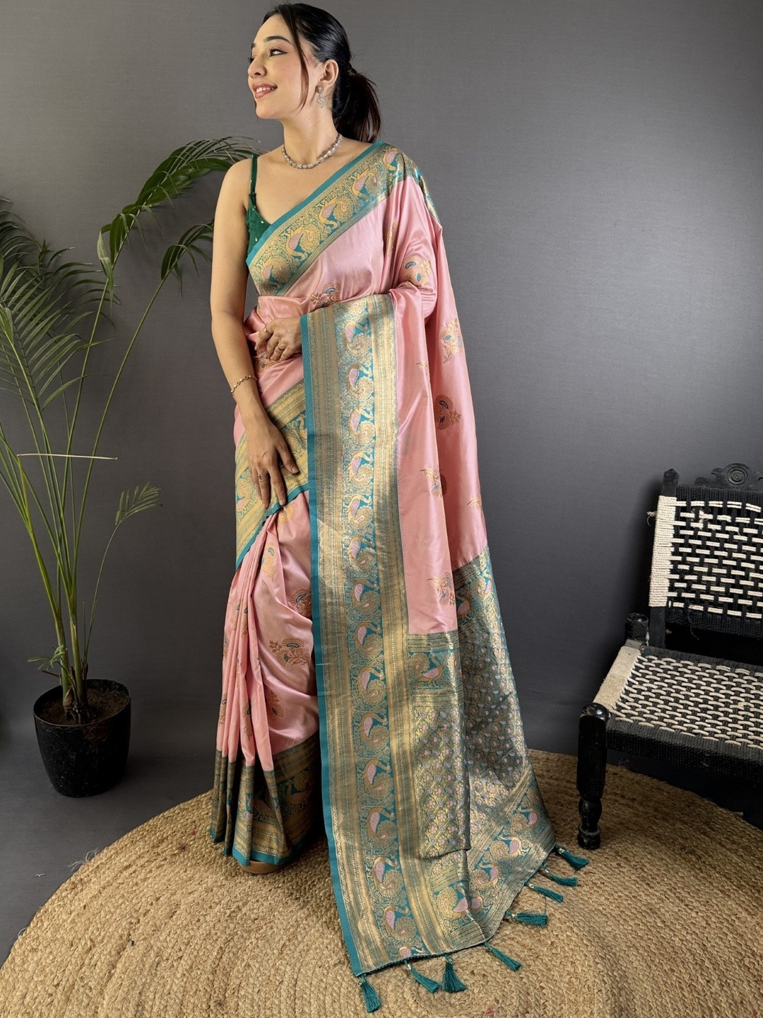Pink Banarasi Silk Zari Meenakari Weaving Saree With Contrast Blouse Piece