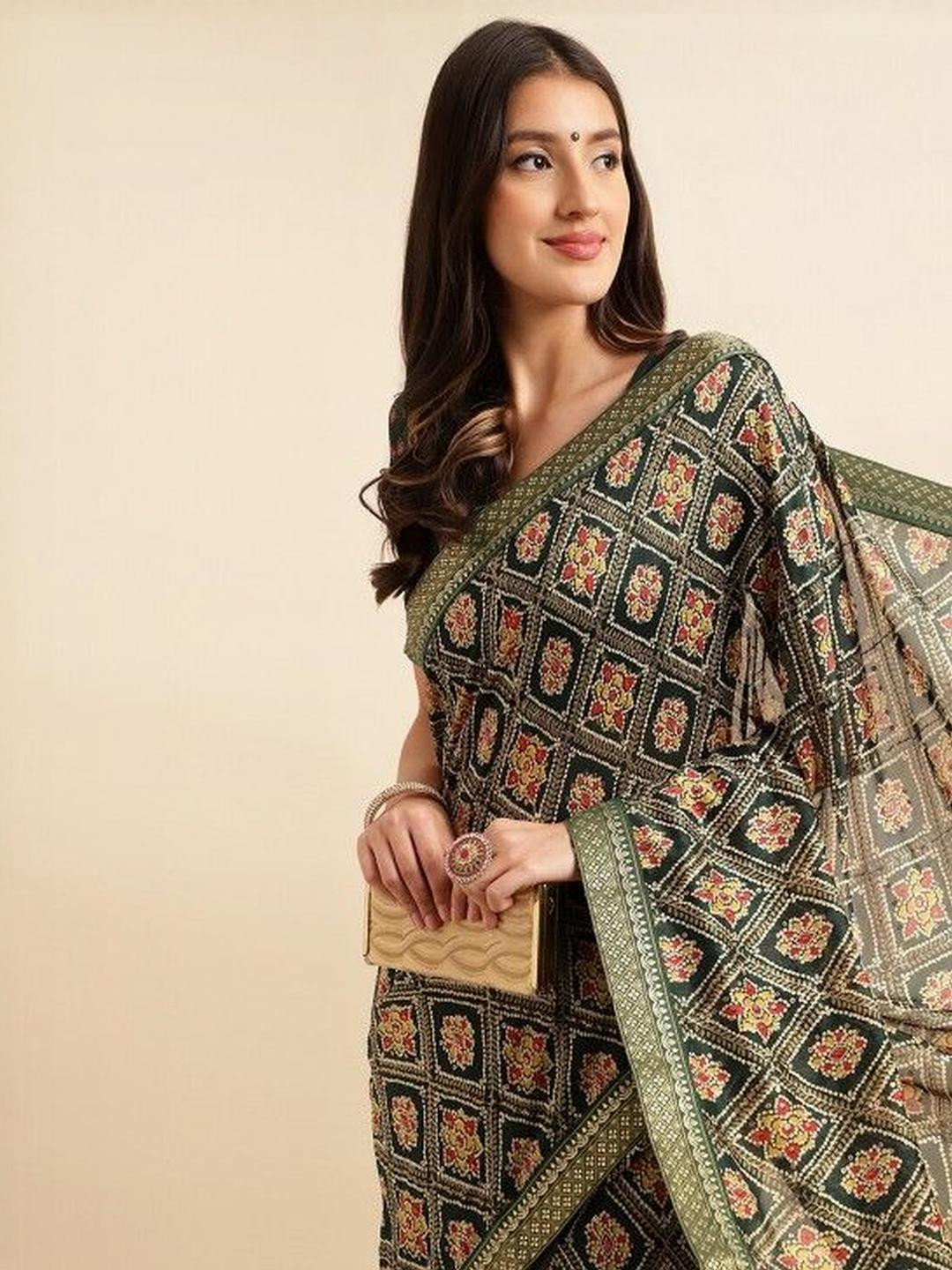 KARAGIRI Green Georgette Saree With Blouse Piece