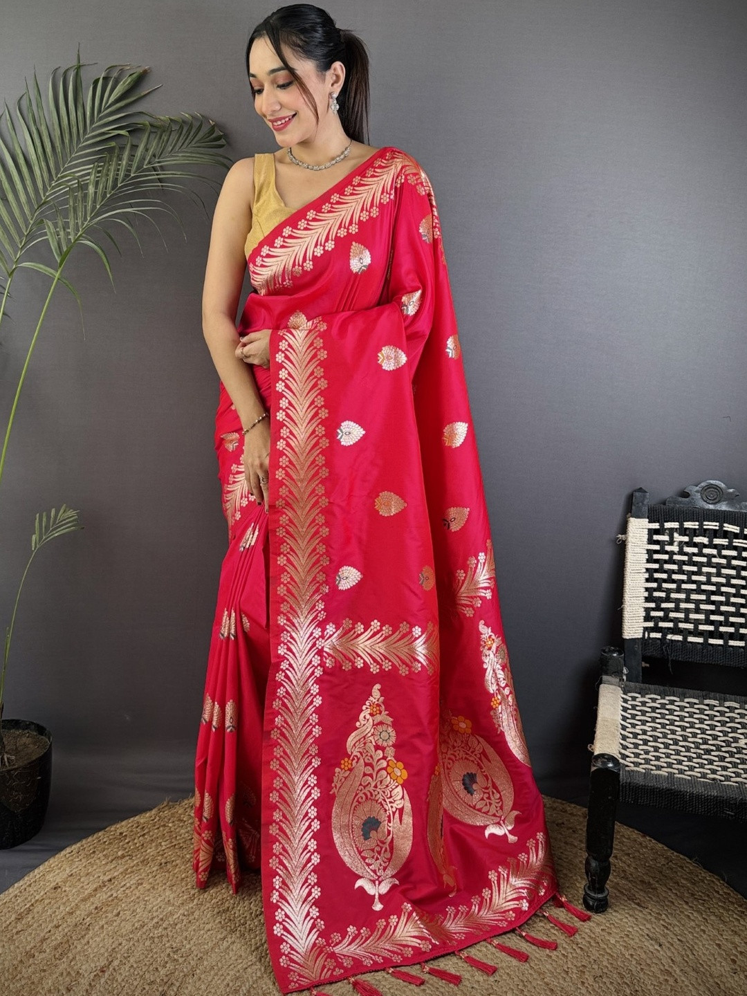 Pink Banarasi Silk Zari Meenakari Weaving Saree With Matching Blouse Piece