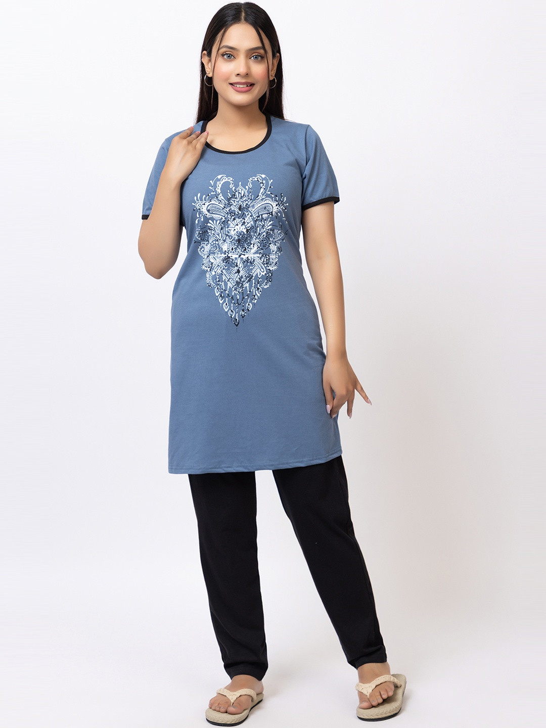 SIDLY PIDLY Women Blue & Black Printed Round Neck Longline T-Shirt & Slip On Pujama Set