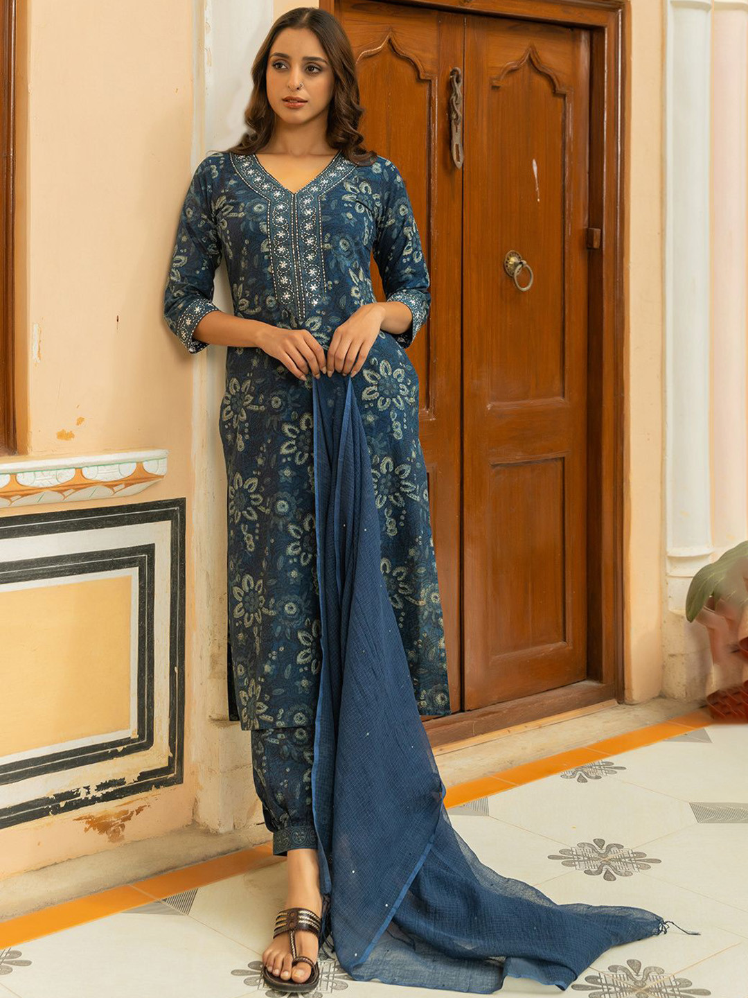 TERHA TAALI Women Floral Printed Thread Work Pure Cotton Kurta with Salwar & Dupatta