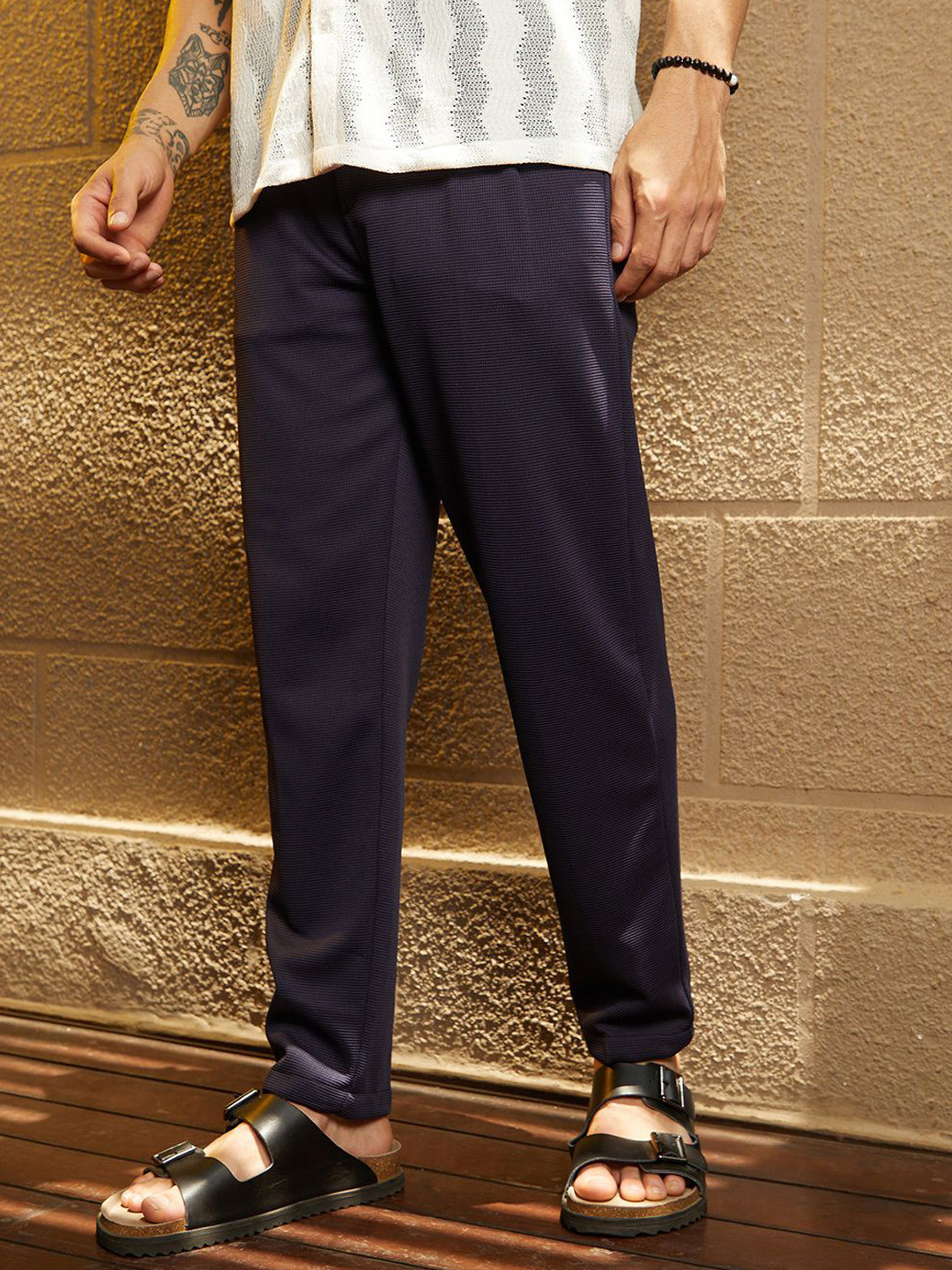 Campus Sutra Men Comfort Relaxed Fit Micro-Waffle Chino Trouser