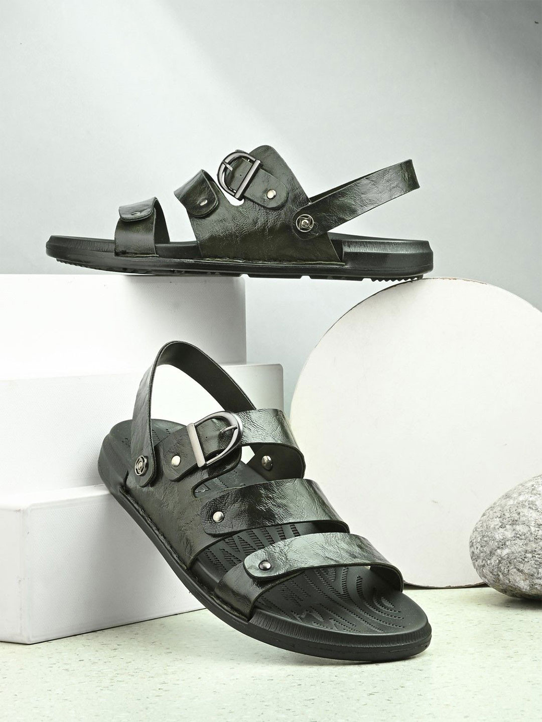 BIZZARO Men Texture Comfort Sandals