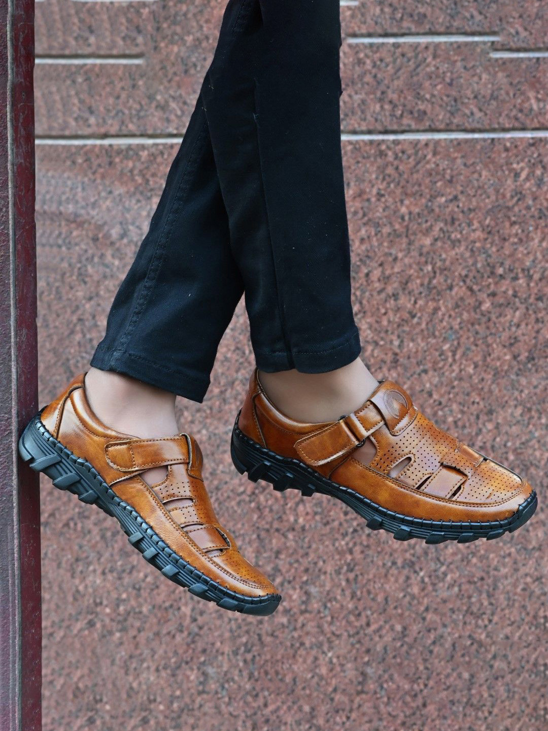 Rising Wolf Men Woven Design Round Toe Sandals