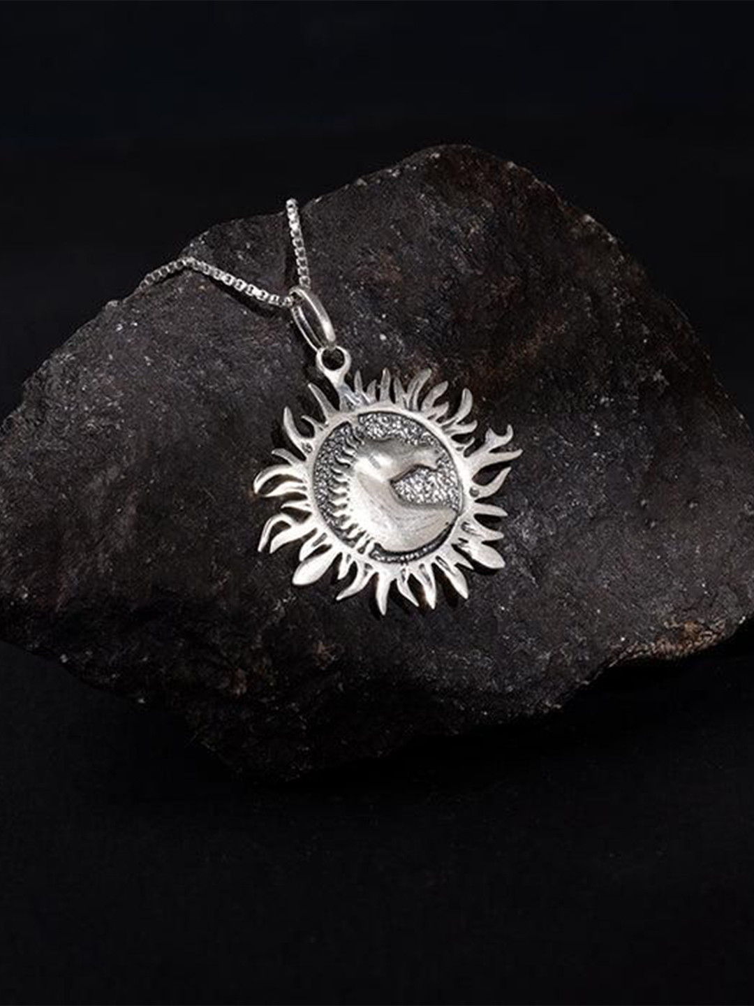 GIVA Men 925 Silver-Plated Oxidised Sunborn Horse Pendant With Box Chain
