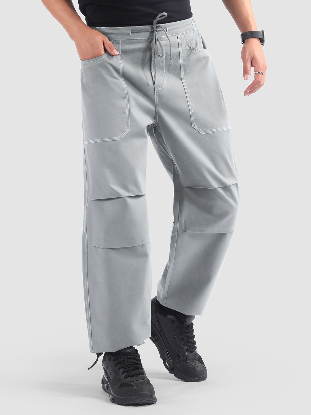 Beyoung Men Regular Fit Low-Rise Double Pleated Cotton Cargos Trousers