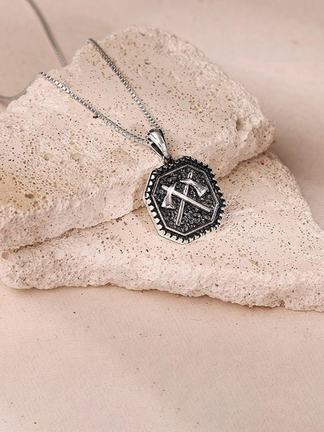 GIVA Men 925 Silver Rhodium-Plated Oxidised Cyber Shard Pendant With Box Chain