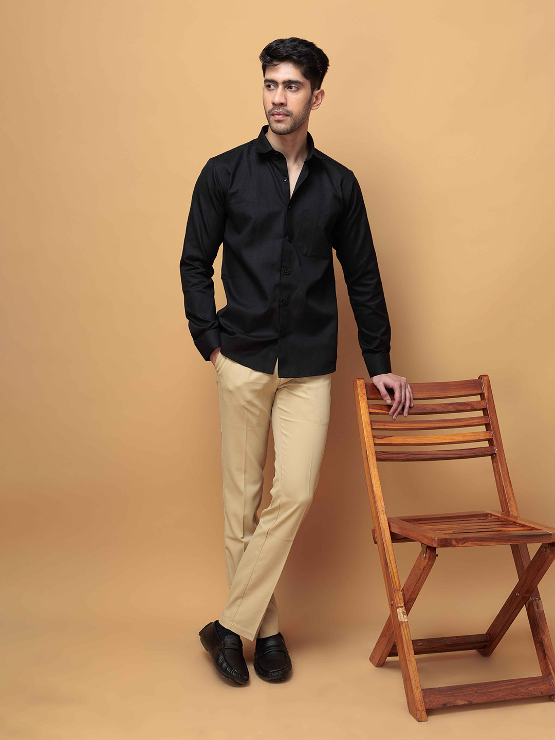 Foomer Men Standard Fit Solid Spread Collar Cotton Formal Shirt