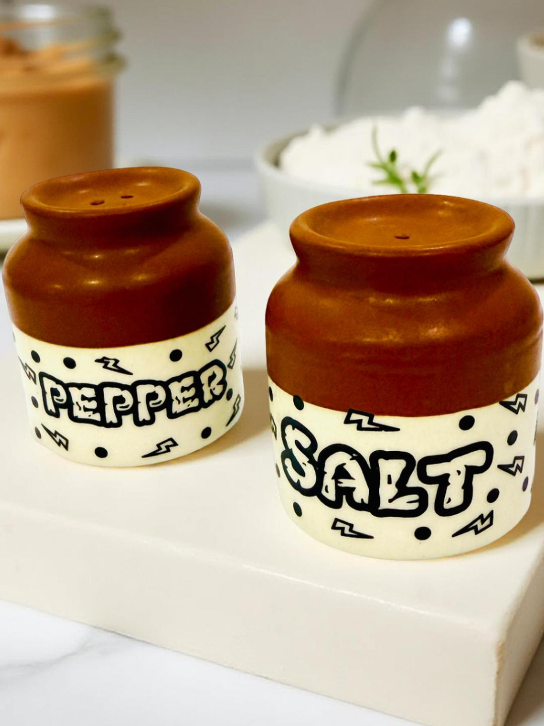 Altaica Pack Of 2 Ceramic Salt and Pepper Shakers Home Gift Sets