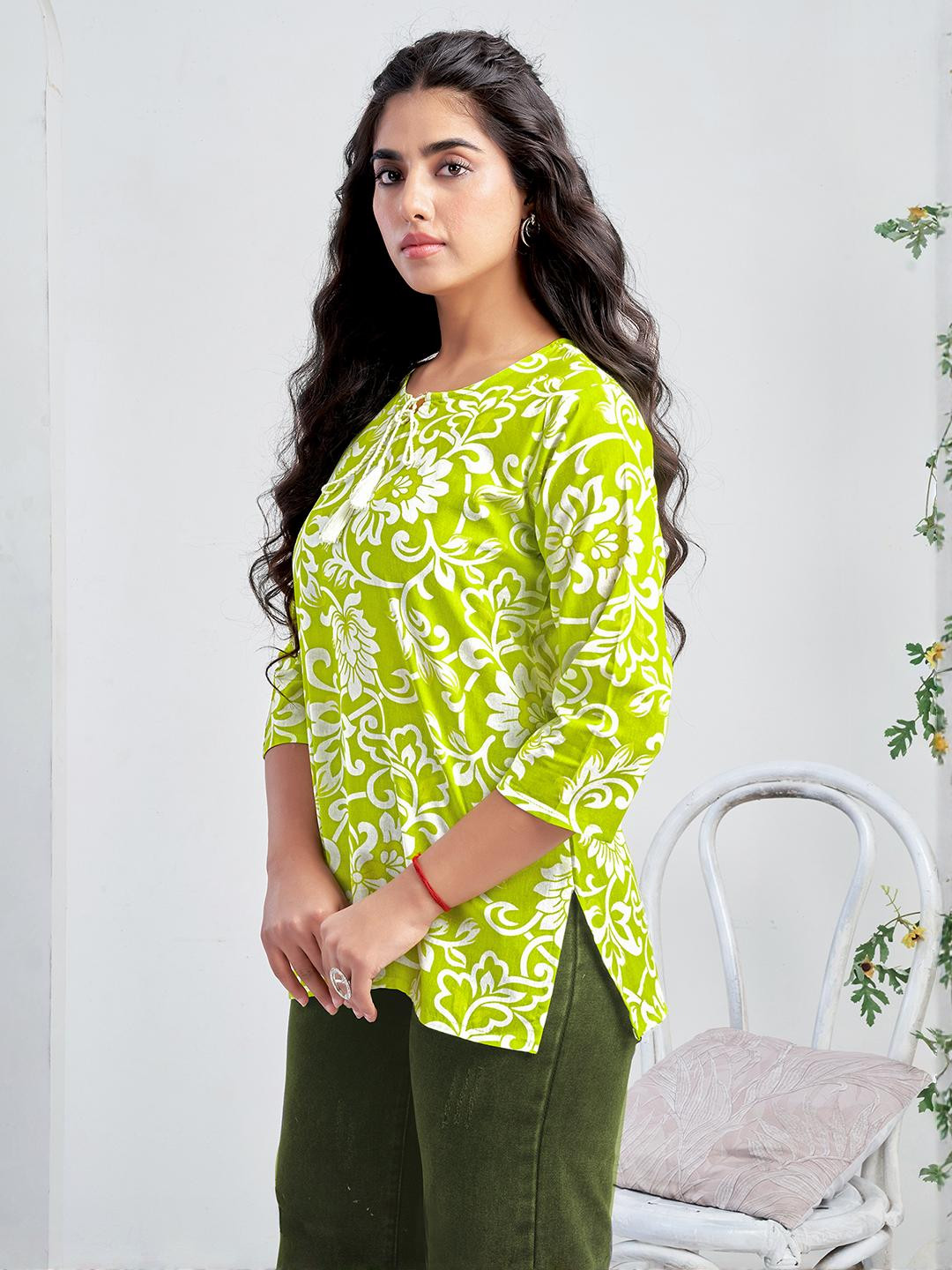 Uparna Women White Cotton Kurtas