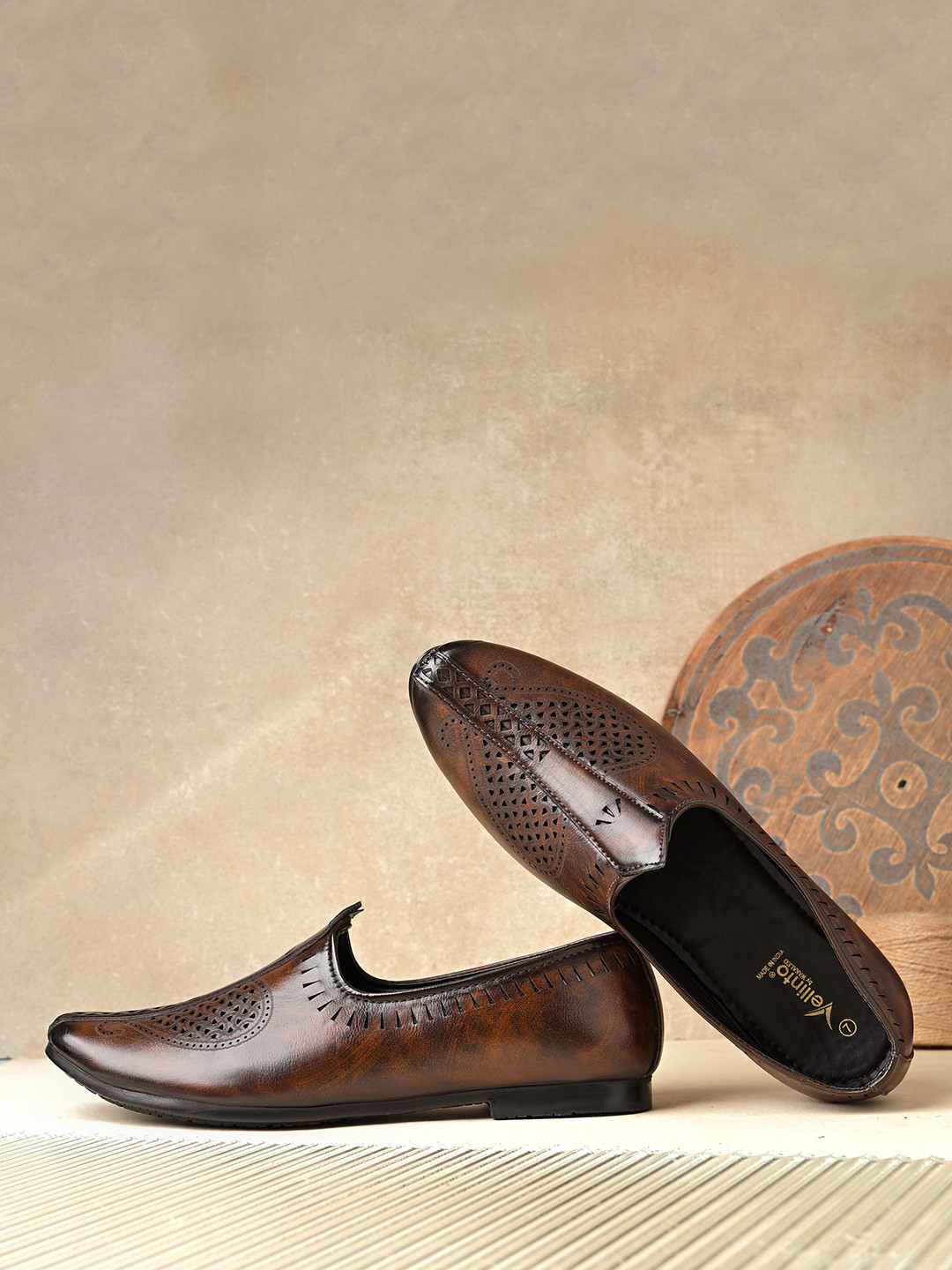 Vellinto Men Pointed Toe Laser Cuts Mojaris