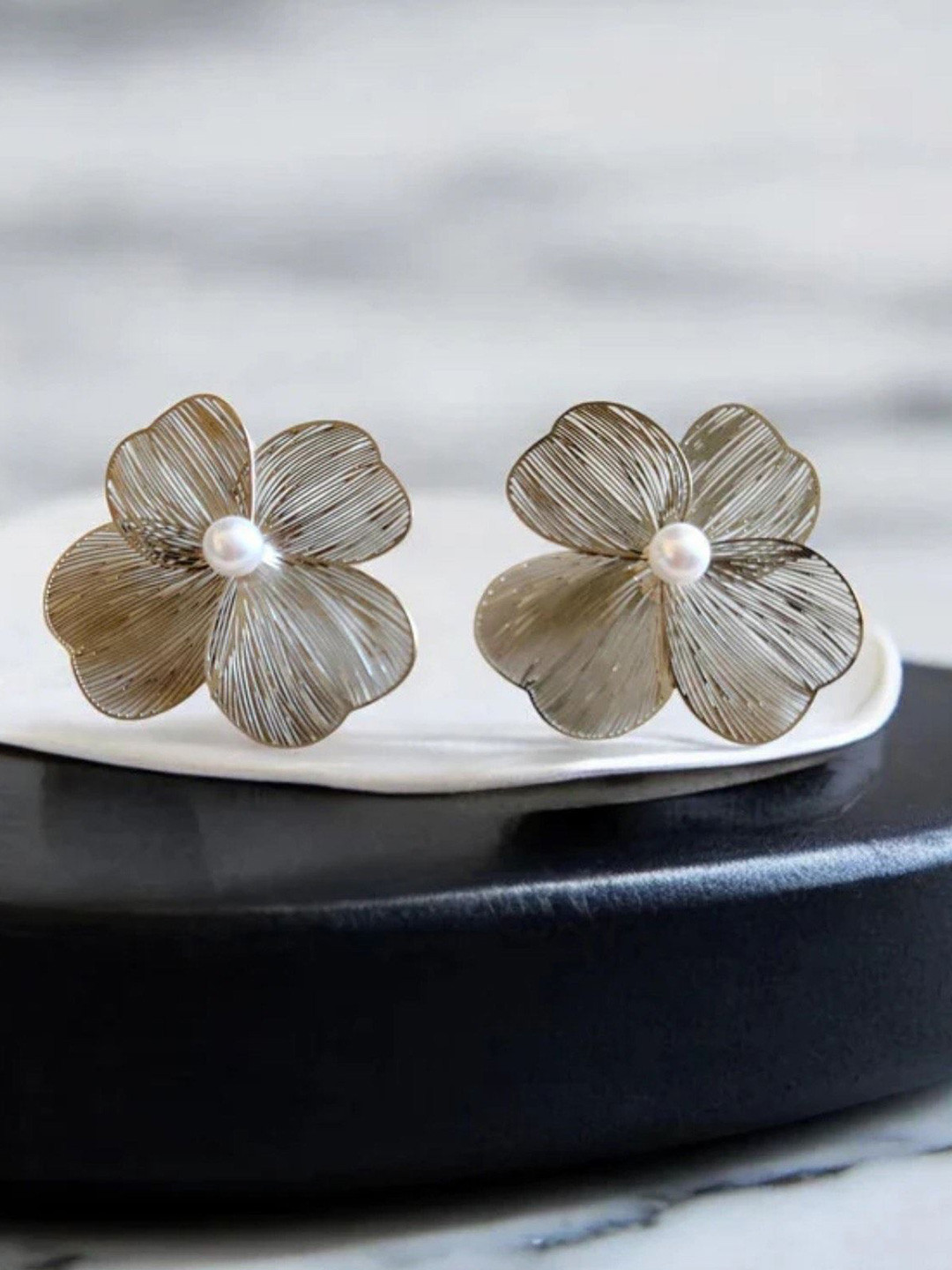 I Style Right Gold-Plated Pearls Studded Floral Studs