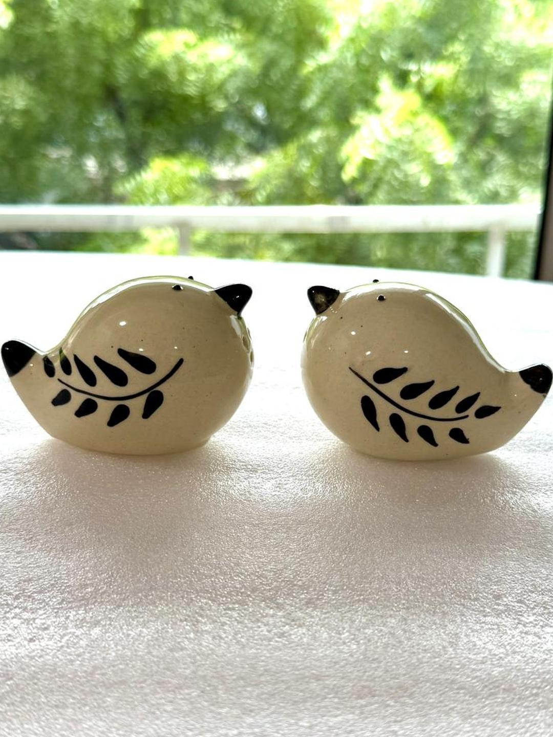 Altaica Pack Of 2 Bird Shaped Ceramic Salt and Pepper Shakers Dispenser Set