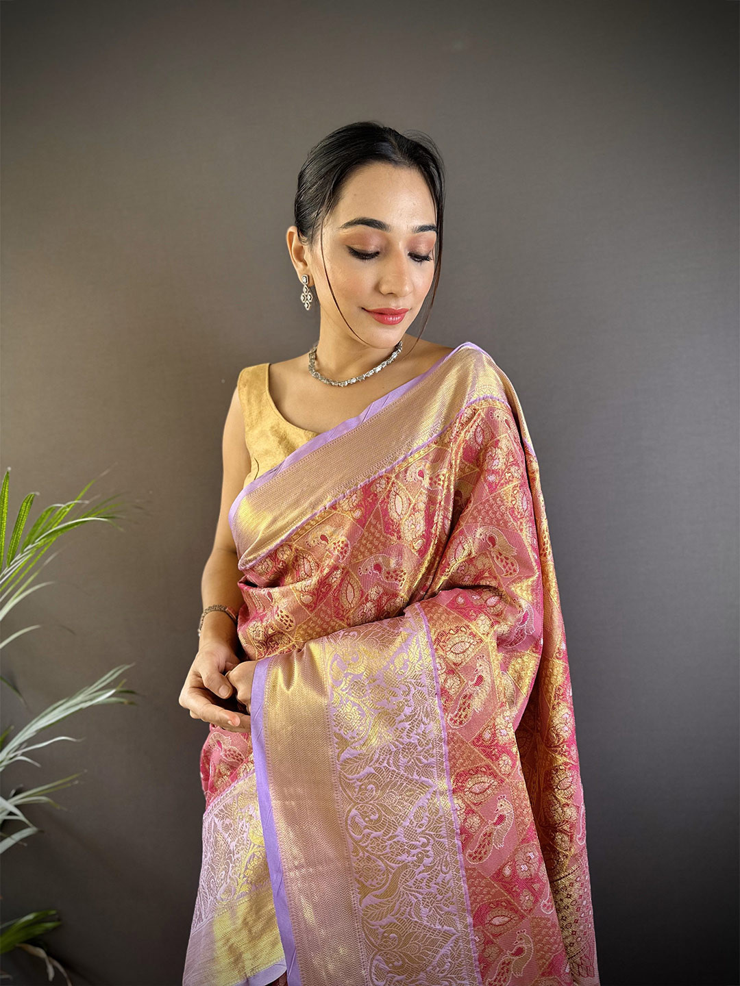 Durga Textile Red Green Kanjivarm Tissue Silk Woven Saree With Unstitched Blouse Piece