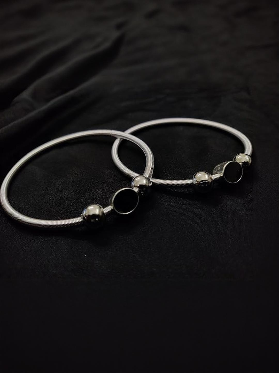 Lovemi Movements Silver-Plated Silver Spring Anklets With Black Accent Beads