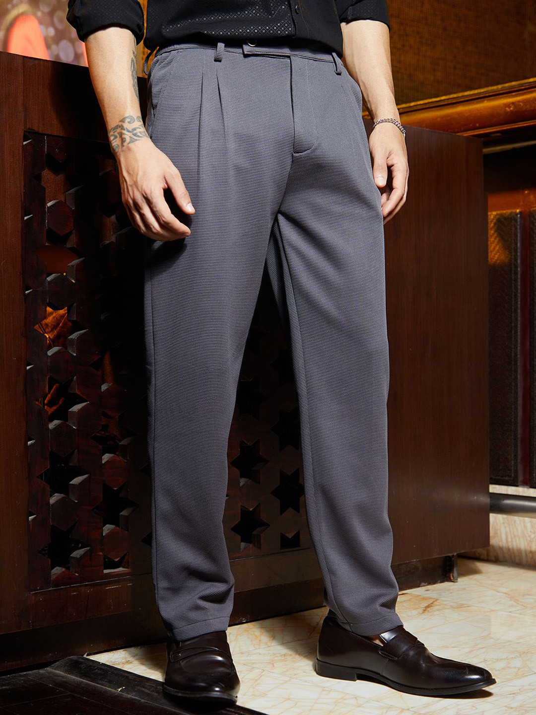 Campus Sutra Men Comfort Relaxed Fit Micro-Waffle Chino Trousers