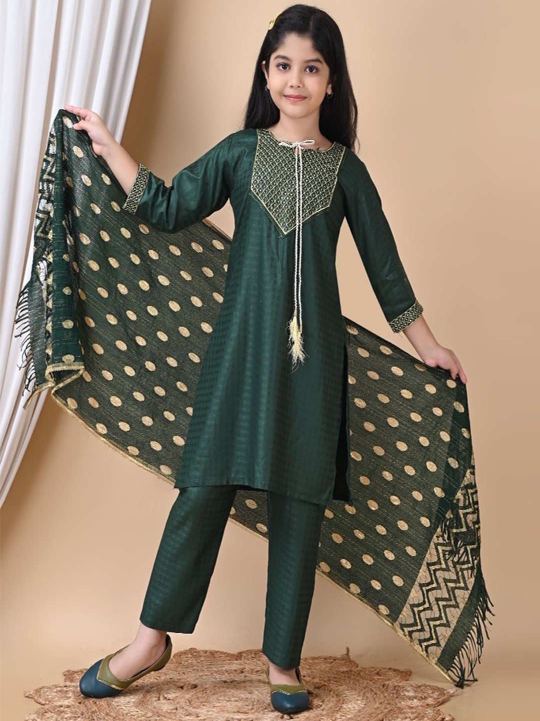 BARKAT DESIGNING PLANET Girls Gotta Patti Kurta with Palazzos & Dupatta