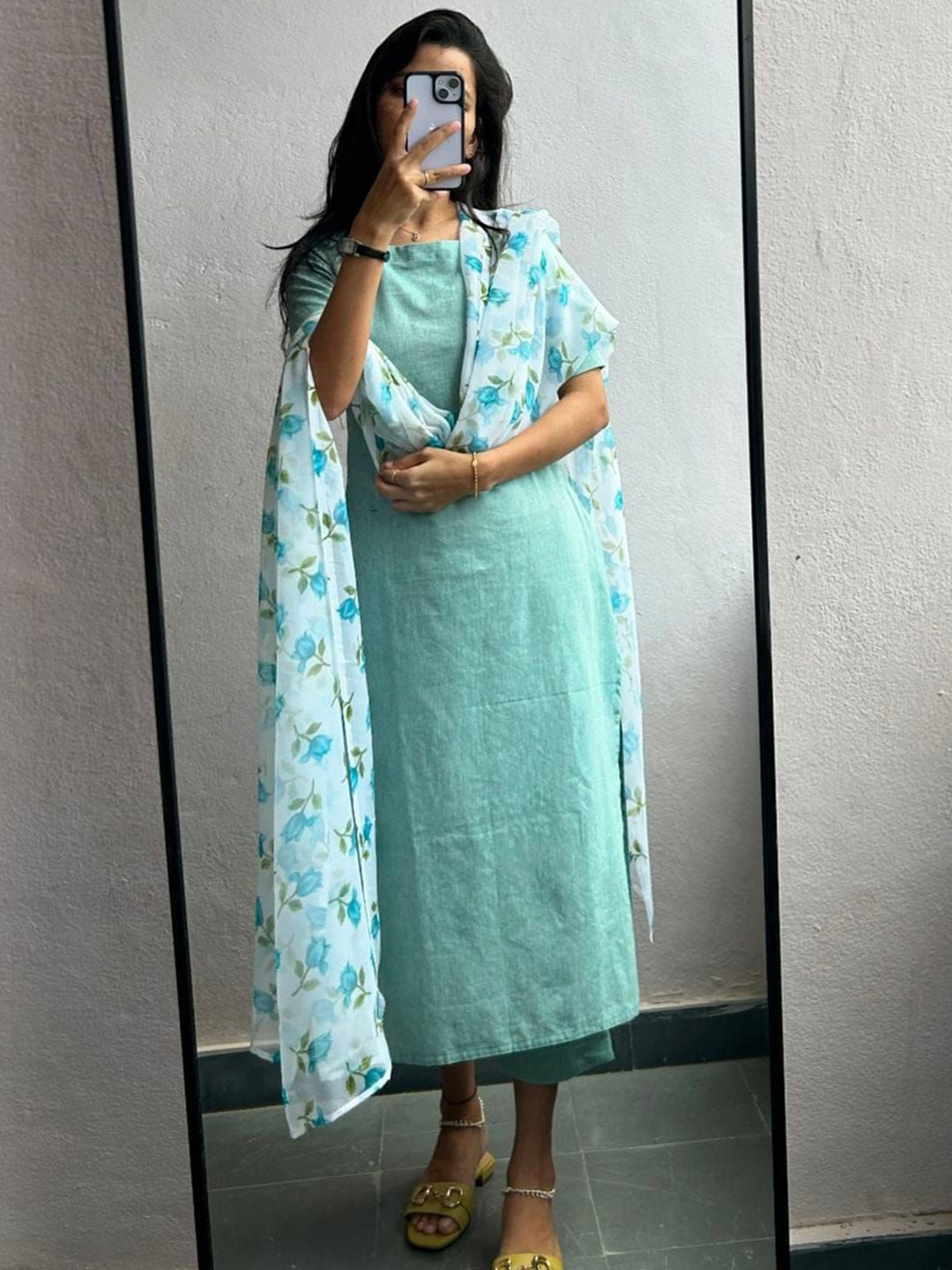 DMUNESH FASHION Women Square Neck Chanderi Silk Kurta with Pyjamas & Dupatta