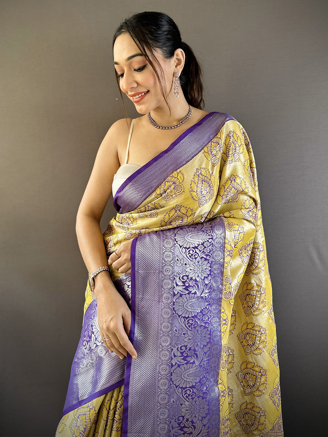 Durga Textile Gold Kanjivarm Tissue Silk Woven Saree With Unstitched Blouse Piece