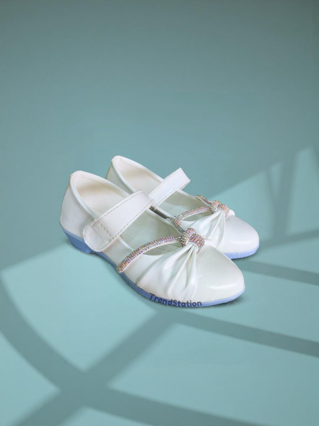 FootStation Girls White Canvas Casual Shoes