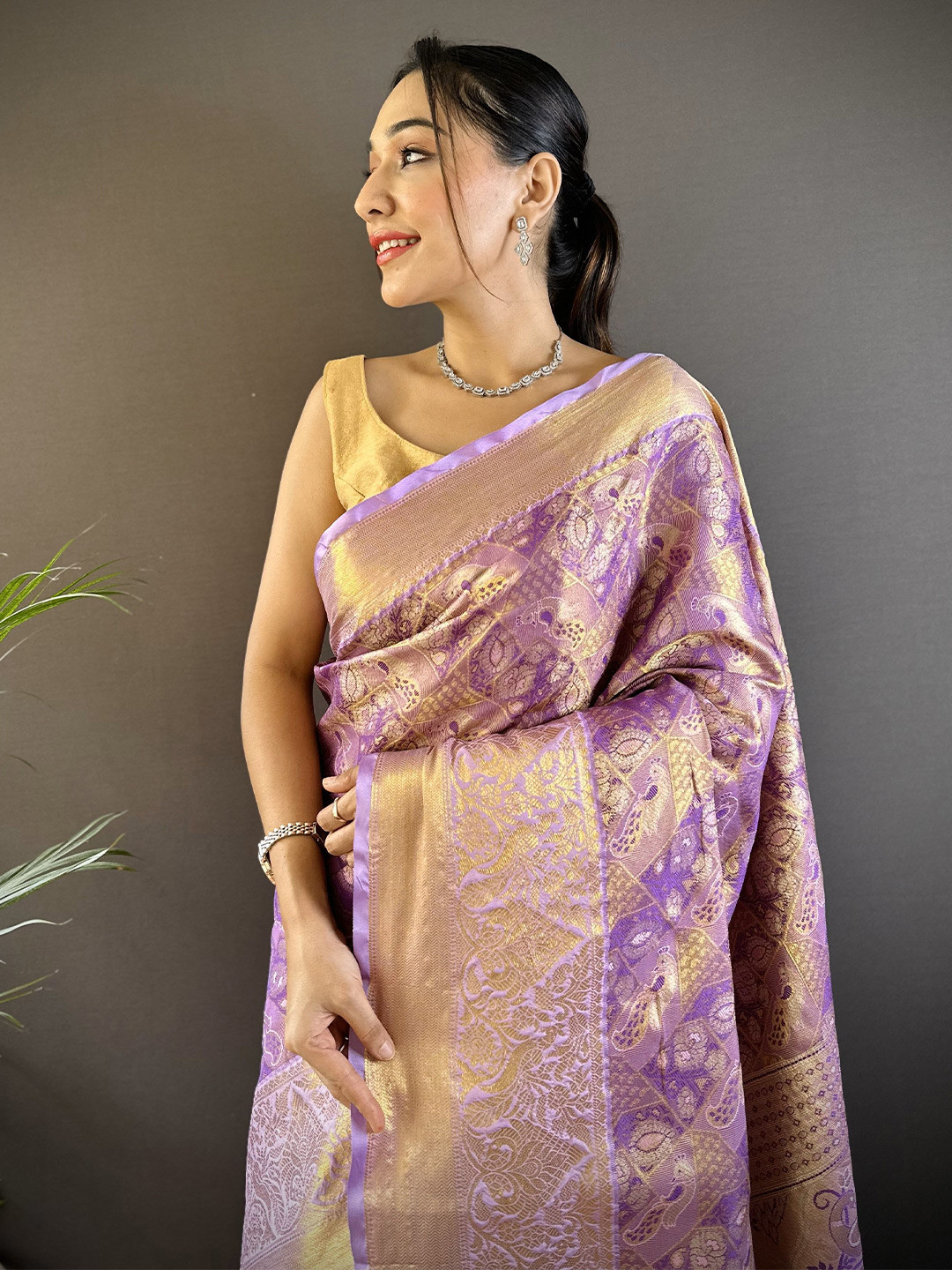 Durga Textile Floral Woven Design Saree With Unstitched Blouse Piece