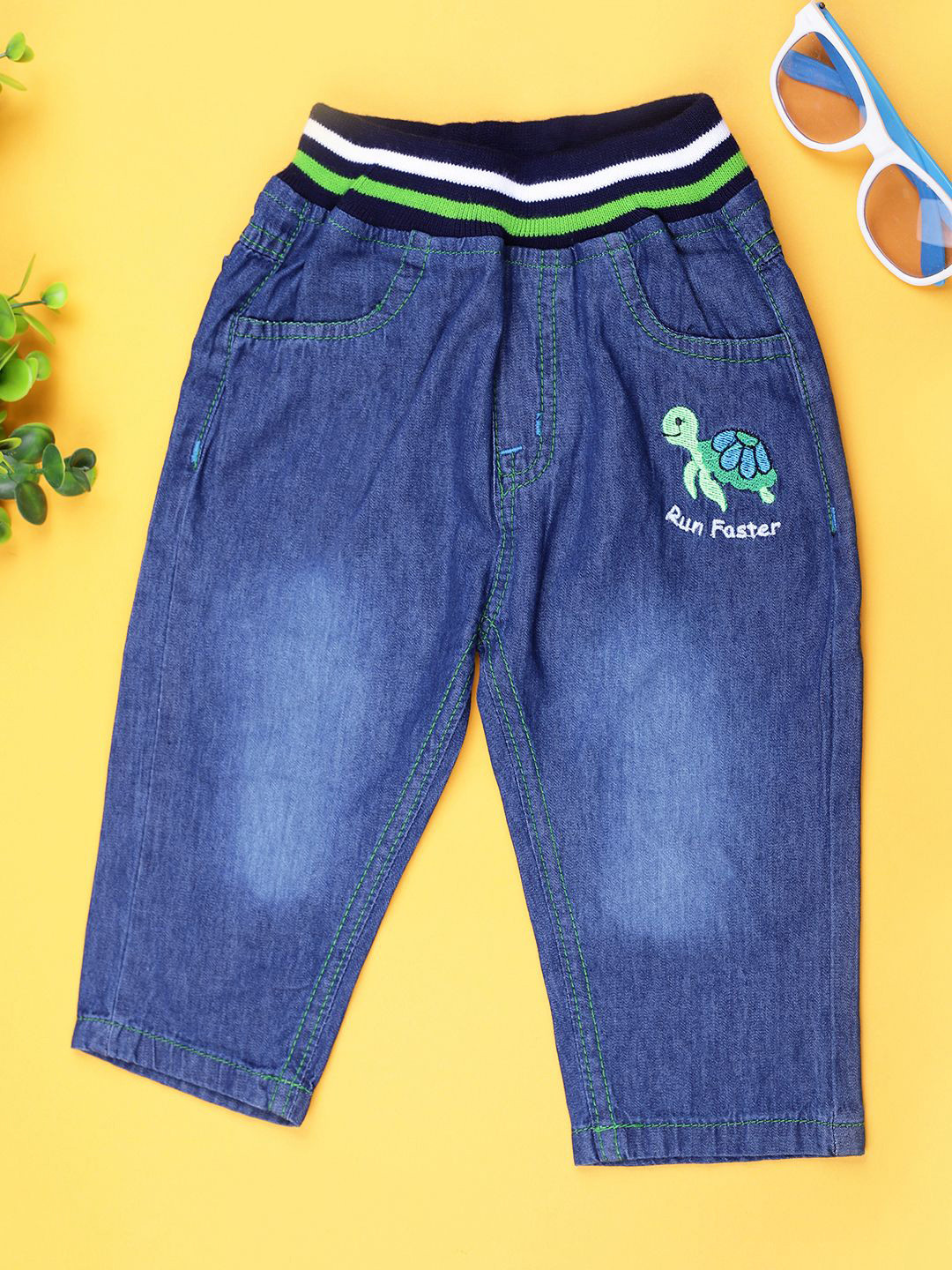 V-Mart Boys Graphic Printed Regular Fit Mid-Rise Heavy Fade Jeans